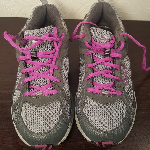 Fila Shoes - FILA RUNNING SHOES WOMEN'S SIZE 10